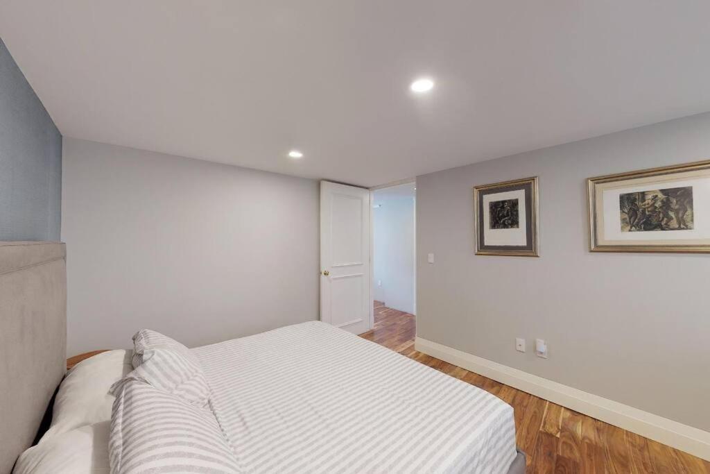 Apartment Dickens *